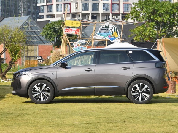 Автодилеры РФ продают новые кроссоверы Peugeot по низким ценам Автодилеры РФ продают новые кроссоверы Peugeot по низким ценам