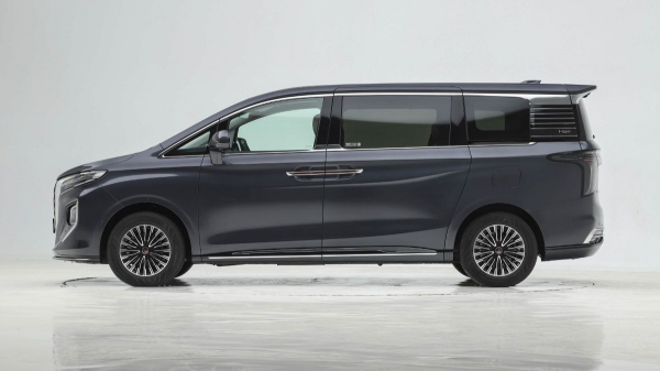 Седан Hongqi H5 и минивэн HQ9 обновились в Китае Седан Hongqi H5 и минивэн HQ9 обновились в Китае